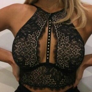 Victoris Secret Bra Lace Black and Cream Sz32DD Unlined Plunge